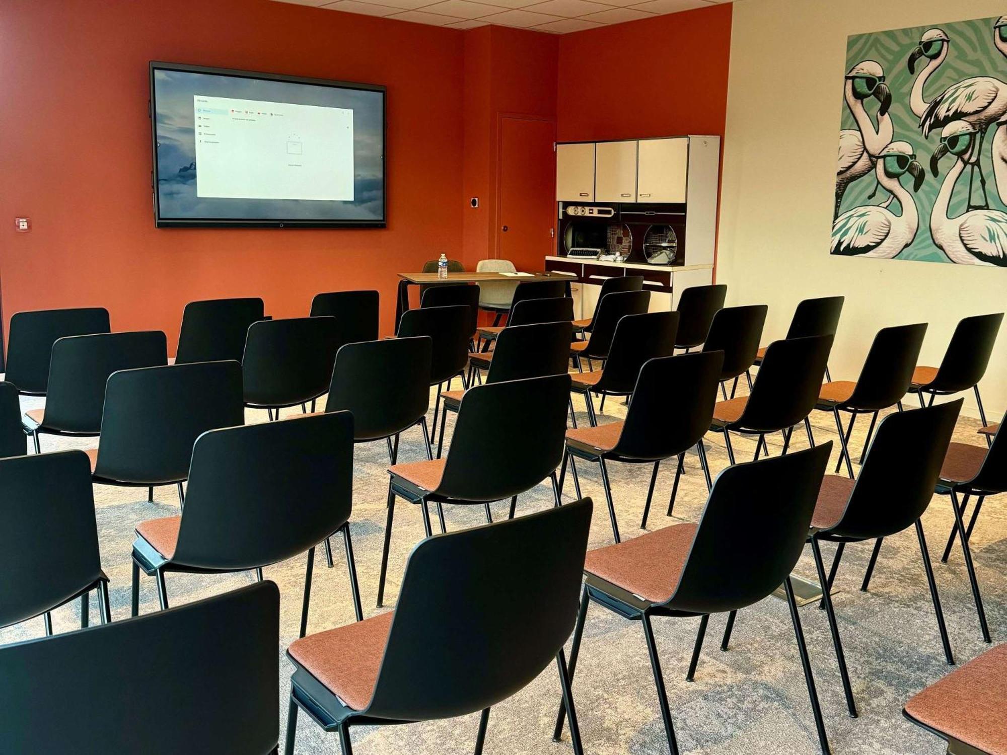 Aparthotel Adagio Access Porte De Camargue Сен-Мартен-дьо-Кро Екстериор снимка